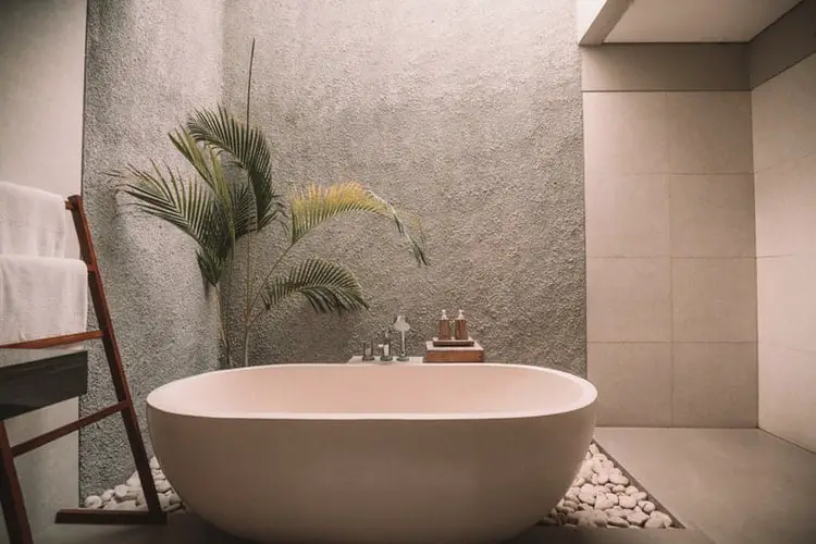 https://minimalism.co/wp-content/uploads/2020/03/Minimalist-bathroom-design.jpg