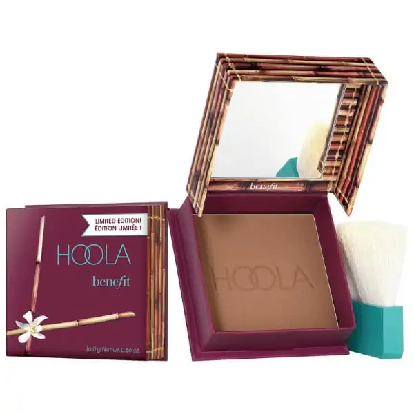 Benefit Cosmetics Hoola Bronzer. A matte neutral medium brown bronzer. An amazing product for no-makeup makeup.