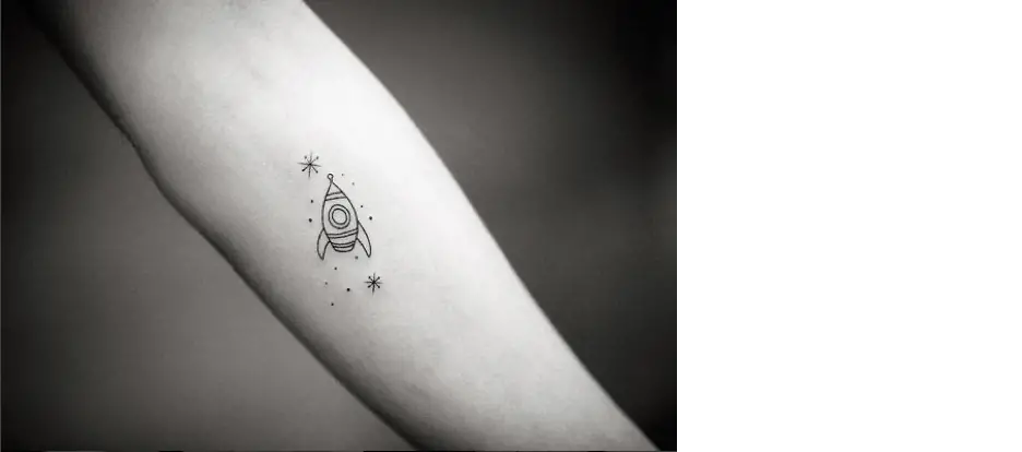 spaceship tattoo. | Spaceship tattoo, Alien tattoo, Rocket ship tattoo